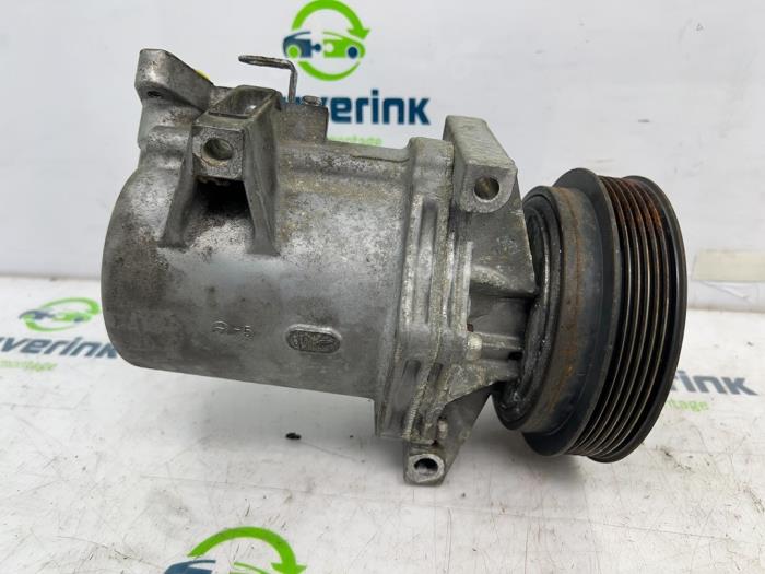 Air conditioning pump from a Nissan NV 200 (M20M) 1.5 dCi 86 2014