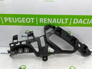 Używane Wspornik zderzaka lewy tyl Peugeot 5008 II (M4/MC/MJ/MR) 1.2 12V e-THP PureTech 130 Cena € 35,00 Procedura marży oferowane przez Snuverink Autodemontage