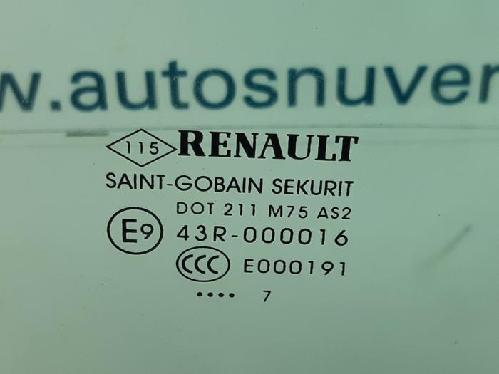 Türscheibe 4-türig rechts vorne van een Renault Megane IV Estate (RFBK) 1.2 Energy TCE 100 2017