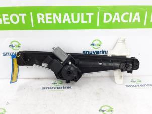 Używane Mechanizm szyby lewej tylnej wersja 4-drzwiowa Peugeot 5008 II (M4/MC/MJ/MR) 1.2 12V e-THP PureTech 130 Cena € 75,00 Procedura marży oferowane przez Snuverink Autodemontage
