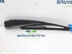 Used Rear wiper arm Peugeot 5008 II (M4/MC/MJ/MR) 1.2 12V e-THP PureTech 130 Price € 20,00 Margin scheme offered by Snuverink Autodemontage