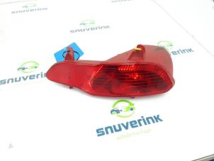 Używane Tylne swiatlo przeciwmgielne Peugeot 5008 II (M4/MC/MJ/MR) 1.2 12V e-THP PureTech 130 Cena € 30,00 Procedura marży oferowane przez Snuverink Autodemontage