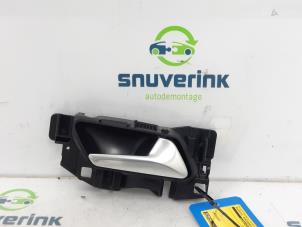Used Rear door handle 4-door, right Peugeot 5008 II (M4/MC/MJ/MR) 1.2 12V e-THP PureTech 130 Price € 20,00 Margin scheme offered by Snuverink Autodemontage