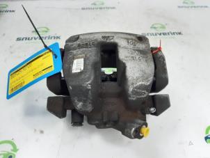 Used Front brake calliper, right Peugeot 5008 II (M4/MC/MJ/MR) 1.2 12V e-THP PureTech 130 Price € 49,00 Margin scheme offered by Snuverink Autodemontage