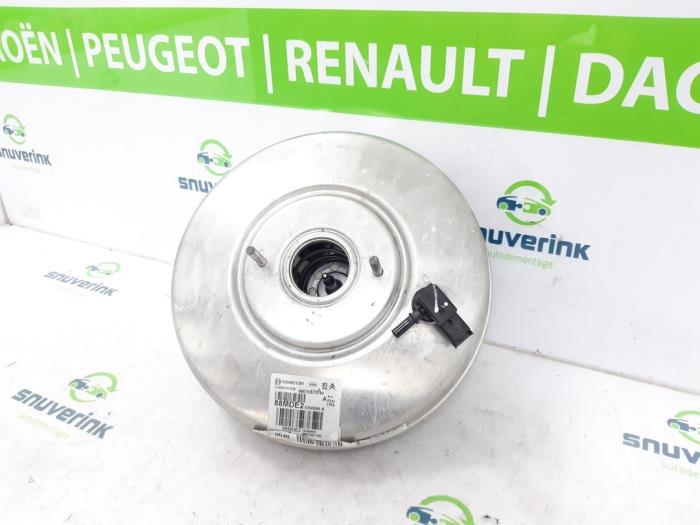 Usagé Servo frein Peugeot 5008 II (M4/MC/MJ/MR) 1.2 12V e-THP PureTech 130 Prix € 64,00 Règlement à la marge proposé par Snuverink Autodemontage