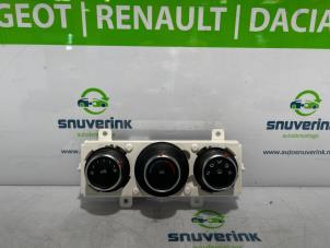 Usados Panel de control de calefacción Renault Master IV (MA/MB/MC/MD/MH/MF/MG/MH) 2.3 dCi 135 16V FWD Precio € 205,70 IVA incluido ofrecido por Snuverink Autodemontage