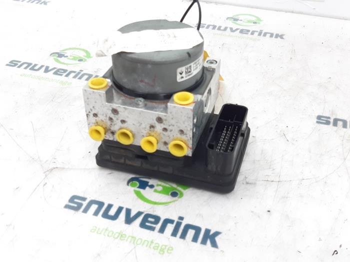 Begagnade ABS-pump Renault Megane IV Estate (RFBK) 1.2 Energy TCE 100 Pris € 169,98 Marginaltabell erbjuds av Snuverink Autodemontage