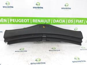Usagé Revêtement hayon Renault Megane IV Estate (RFBK) 1.2 Energy TCE 100 Prix € 50,00 Règlement à la marge proposé par Snuverink Autodemontage