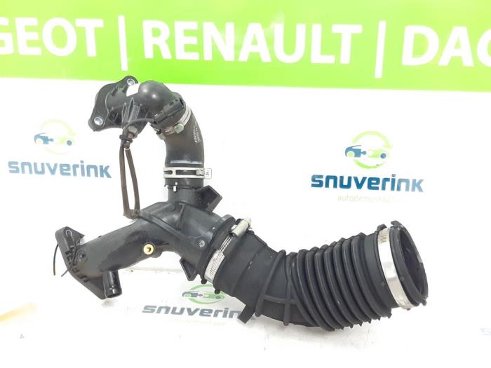 Air intake hose from a Renault Clio IV (5R) 1.5 Energy dCi 90 FAP 2015