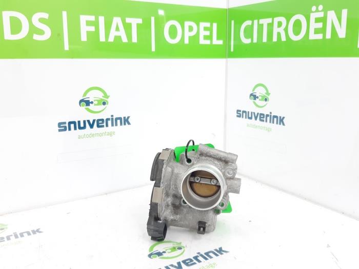 Usagé Boitier papillon Opel Corsa E 1.4 16V Prix € 44,99 Règlement à la marge proposé par Snuverink Autodemontage