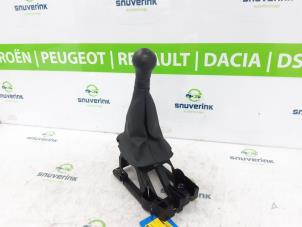 Usagé Levier de vitesse Peugeot 108 1.0 12V VVT-i Prix € 60,50 Prix TTC proposé par Snuverink Autodemontage