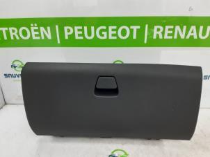 Begagnade Handskfack Peugeot 108 1.0 12V VVT-i Pris € 42,33 Inklusive moms erbjuds av Snuverink Autodemontage
