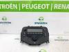 Radio d'un Peugeot 108, 2014 1.0 12V VVT-i, Berline avec hayon arrière, Essence, 998cc, 53kW (72pk), FWD, 1KRFE; CFB, 2018-05, PSCFB4; PSCFB5; PSCFB7; PSCFBD; PSCFBE 2018