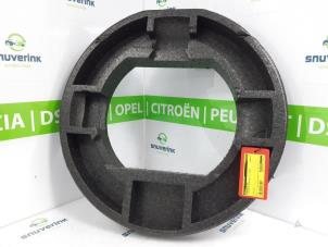 Usados Caja de rueda de repuesto Citroen C3 Picasso (SH) 1.2 12V PureTech 110 Precio € 20,00 Norma de margen ofrecido por Snuverink Autodemontage
