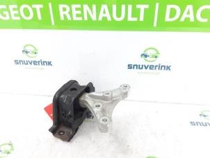 Used Engine mount Citroen C3 Picasso (SH) 1.2 12V PureTech 110 Price € 40,00 Margin scheme offered by Snuverink Autodemontage