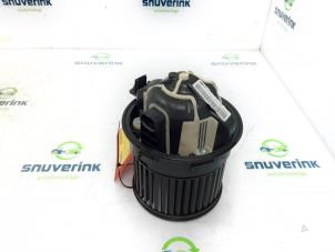 Usados Motor de ventilador de calefactor Citroen C3 Picasso (SH) 1.2 12V PureTech 110 Precio € 50,00 Norma de margen ofrecido por Snuverink Autodemontage