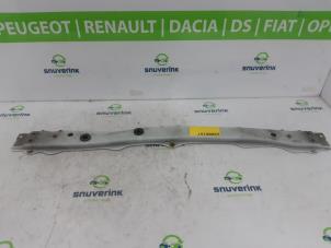 Usagé Barre radiateur Peugeot 108 1.0 12V VVT-i Prix € 48,40 Prix TTC proposé par Snuverink Autodemontage