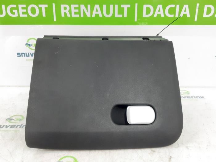 Glovebox from a Citroën C3 Picasso (SH) 1.2 12V PureTech 110 2015