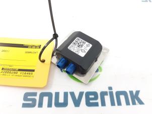 Used Antenna Amplifier Renault Twingo III (AH) ZE R80 Price € 35,00 Margin scheme offered by Snuverink Autodemontage