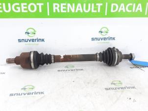 Used Front drive shaft, left Peugeot 308 (4A/C) 1.6 VTI 16V Price on request offered by Snuverink Autodemontage