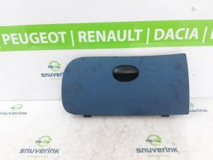 Used Glovebox Peugeot 206 (2A/C/H/J/S) 1.1 XN,XR Price on request offered by Snuverink Autodemontage