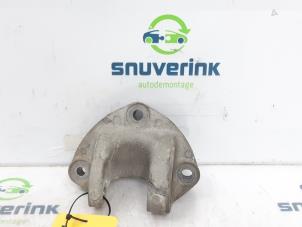 Used Gearbox mount Renault Master IV (MA/MB/MC/MD/MH/MF/MG/MH) 2.3 dCi 135 16V FWD Price € 42,35 Inclusive VAT offered by Snuverink Autodemontage