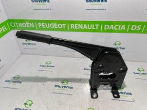 Used Parking brake lever Renault Master IV (MA/MB/MC/MD/MH/MF/MG/MH) 2.3 dCi 135 16V FWD Price € 114,95 Inclusive VAT offered by Snuverink Autodemontage
