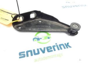 Used Sliding door roller, left Renault Kangoo/Grand Kangoo (KW) 1.6 16V Price € 30,00 Margin scheme offered by Snuverink Autodemontage