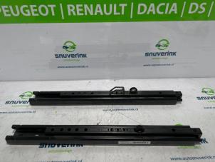 Used Seat rails, left Renault Master IV (MA/MB/MC/MD/MH/MF/MG/MH) 2.3 dCi 135 16V FWD Price € 121,00 Inclusive VAT offered by Snuverink Autodemontage