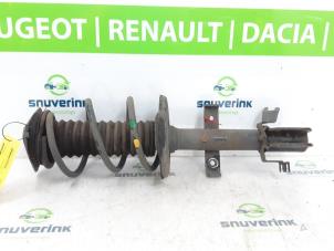 Usagé Barre amortisseur avant droit Renault Captur (2R) 0.9 Energy TCE 12V Prix € 40,00 Règlement à la marge proposé par Snuverink Autodemontage