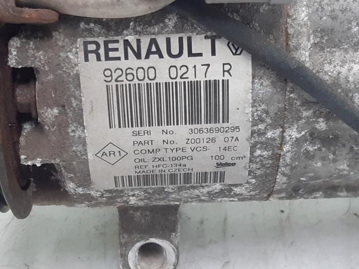 Air conditioning pump from a Renault Captur (2R) 0.9 Energy TCE 12V 2015