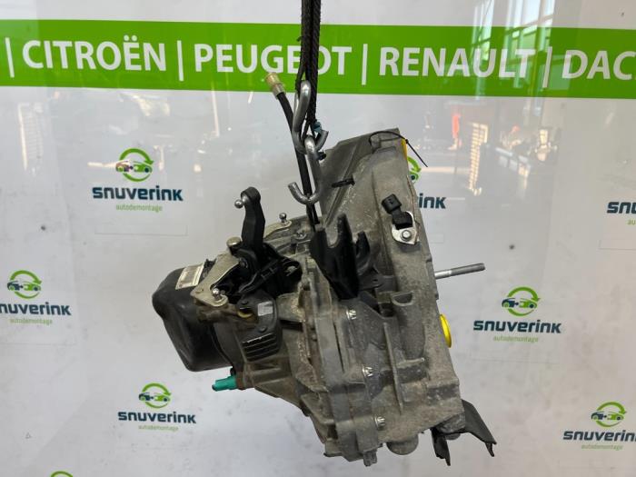 Getriebe van een Renault Captur (2R) 0.9 Energy TCE 12V 2015