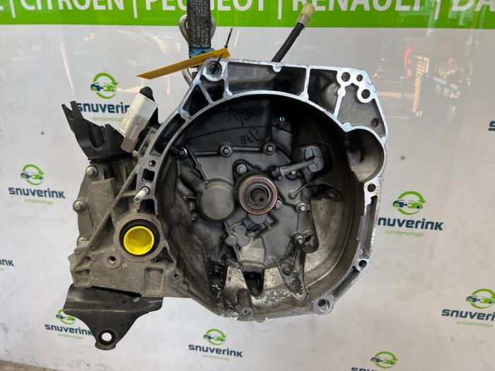 Getriebe van een Renault Captur (2R) 0.9 Energy TCE 12V 2015
