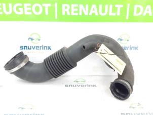 Gebrauchte Ansaugschlauch Luft Renault Master III (FD/HD) 3.0 dCi 16V 140 Preis € 36,30 Mit Mehrwertsteuer angeboten von Snuverink Autodemontage