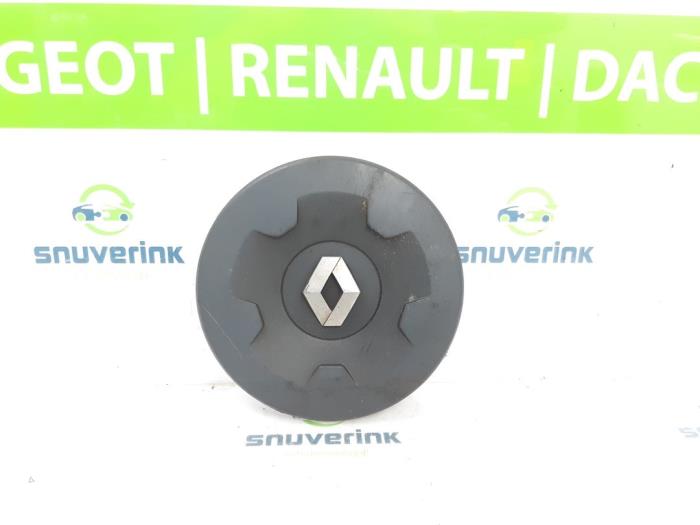 Embellecedor de buje de un Renault Master III (FD/HD) 3.0 dCi 16V 140 2004