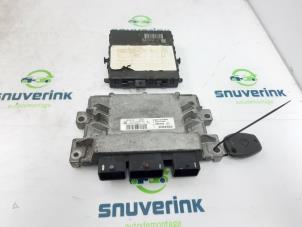 Usados Ordenador de gestión de motor Renault Twingo II (CN) 1.2 16V Quickshift 5 Precio € 200,00 Norma de margen ofrecido por Snuverink Autodemontage