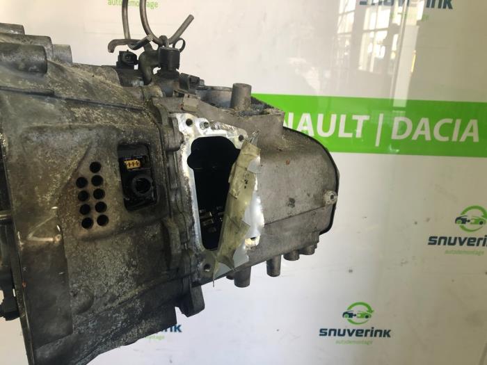 Gearbox from a Peugeot 5008 I (0A/0E) 1.6 HDiF 16V 2010