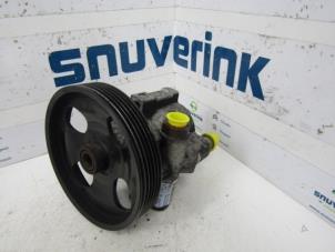 Used Power steering pump Opel Vivaro 1.9 DTI 16V Price € 133,10 Inclusive VAT offered by Snuverink Autodemontage