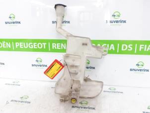 Used Front windscreen washer reservoir Citroen C5 III Berline (RD) 2.0 HDiF 16V Price € 40,00 Margin scheme offered by Snuverink Autodemontage
