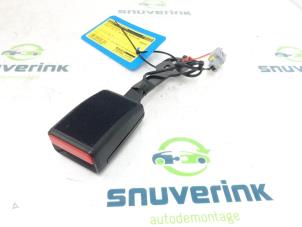Used Front seatbelt buckle, right Peugeot 208 I (CA/CC/CK/CL) 1.6 Blue HDi 100 Price € 30,00 Margin scheme offered by Snuverink Autodemontage