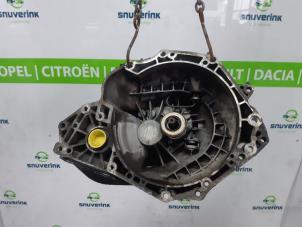 Używane Skrzynia biegów Opel Corsa D 1.2 16V Cena € 150,00 Procedura marży oferowane przez Snuverink Autodemontage