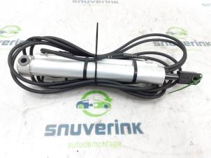 Used Convertible roof hydraulic line Peugeot 207 CC (WB) 1.6 16V Price € 135,00 Margin scheme offered by Snuverink Autodemontage
