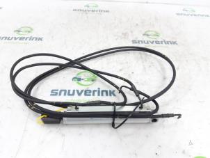 Used Convertible roof hydraulic line Peugeot 207 CC (WB) 1.6 16V Price € 150,00 Margin scheme offered by Snuverink Autodemontage