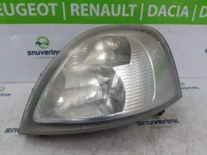 Używane Reflektor lewy Renault Master III (FD/HD) 3.0 dCi 16V 140 Cena € 60,50 Z VAT oferowane przez Snuverink Autodemontage
