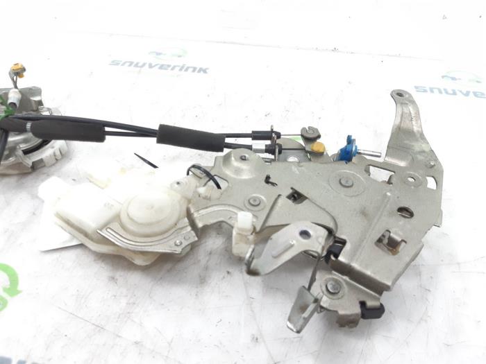 Sliding door lock mechanism, right from a Nissan NV 200 (M20M) 1.5 dCi 86 2014