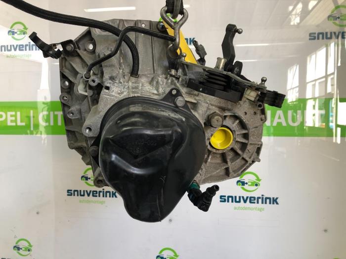 Gearbox from a Renault Kangoo Express (FW) 1.5 dCi 90 FAP 2014