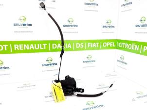 Gebrauchte Türschlossmechanik 4-türig links vorne Renault Captur (2R) 0.9 Energy TCE 12V Preis € 30,00 Margenregelung angeboten von Snuverink Autodemontage