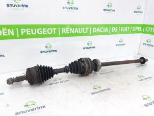Used Front drive shaft, right Mercedes Vito (638.0) 2.2 CDI 112 16V Price € 100,00 Margin scheme offered by Snuverink Autodemontage