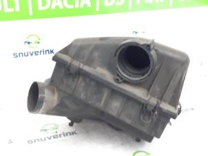 Używane Obudowa filtra powietrza Mercedes Vito (638.0) 2.2 CDI 112 16V Cena € 40,00 Procedura marży oferowane przez Snuverink Autodemontage