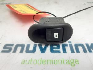 Used Electric window switch Citroen C2 (JM) 1.1 Price € 25,00 Margin scheme offered by Snuverink Autodemontage